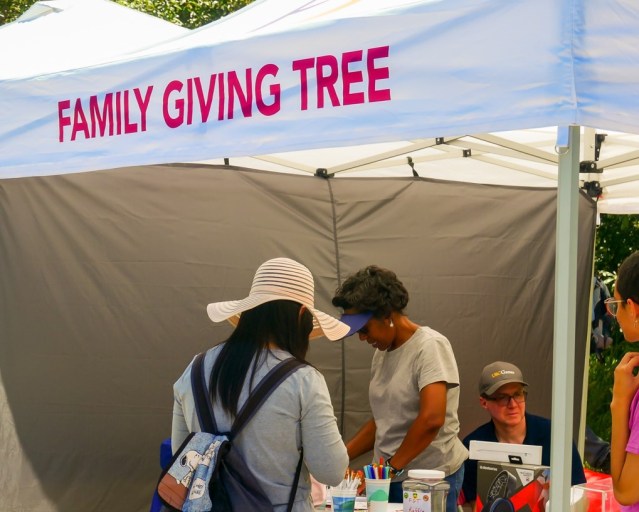 ss family giving tree