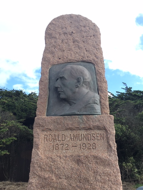 Amudsen monument