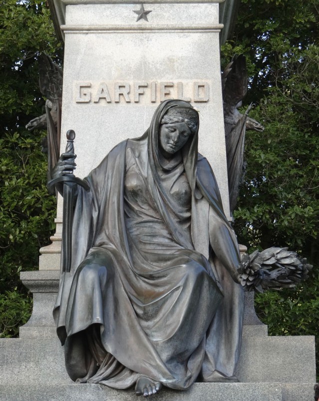 Garfield Liberty with sword